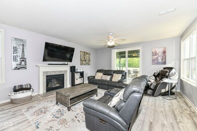 13595 Forest Glade Dr, Fishers, IN 46037 - photo 7