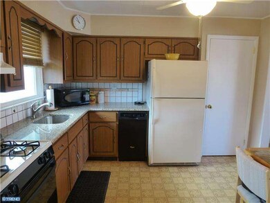 28 Winding Way, Trenton, NJ 08620 - photo 5