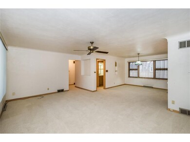 341 22nd St NW, Cedar Rapids, IA 52405 - photo 2