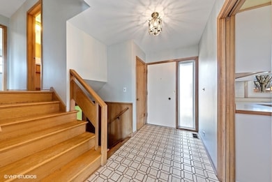 493 Amherst Ave, Des Plaines, IL 60016 - photo 2