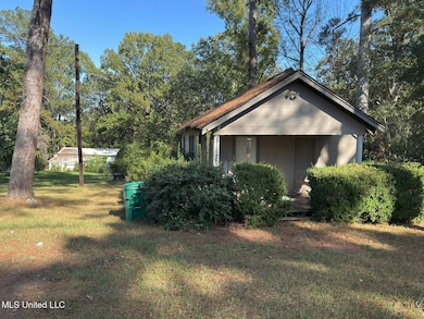 1060 Lake Dockery Rd, Byram, MS 39272 - photo 2