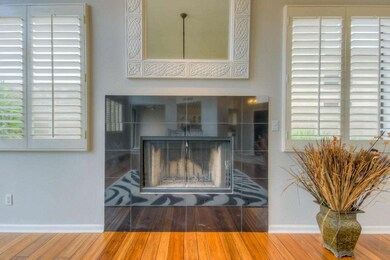 Family Room (4)