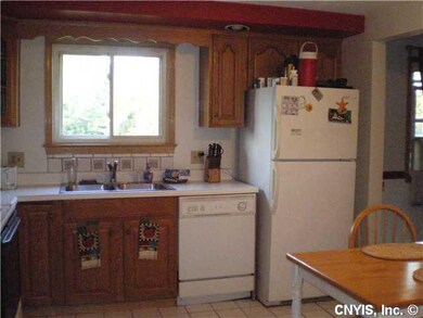 Kitchen *EAT IN KITCHEN**CERAMIC FLOOR**