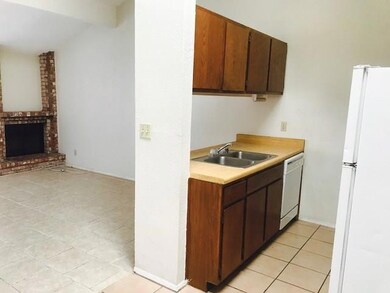 10532 Shannon Place unit D, El Paso, TX 79925 - photo 6