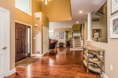 004-Foyer-3548421-medium