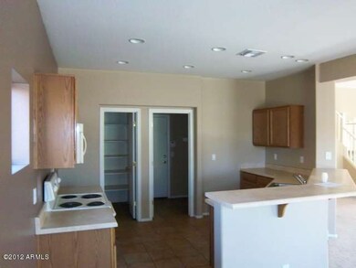 023-324697-Kitchen Breakfast Bar