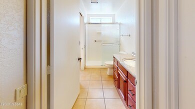 360-E-Calle-Herboso-Bathroom