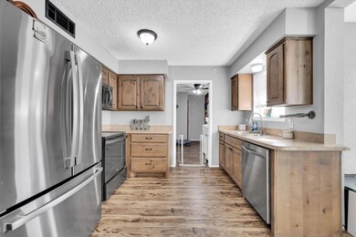 6204 Creek Crossing Rd, Alvarado, TX 76009 - photo 4