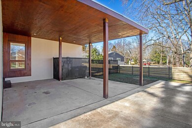 6515 Lily Dhu Ln, Falls Church, VA 22044 - photo 3