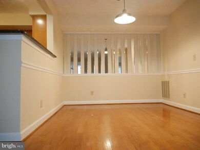 12006 Ridge Knoll Dr unit 502B, Fairfax, VA 22033 - photo 6