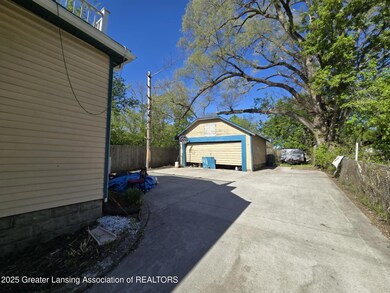 1045 N Larch St, Lansing, MI 48906 - photo 5