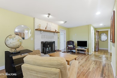 1134 Wallace Rd, Knoxville, TN 37919 - photo 5