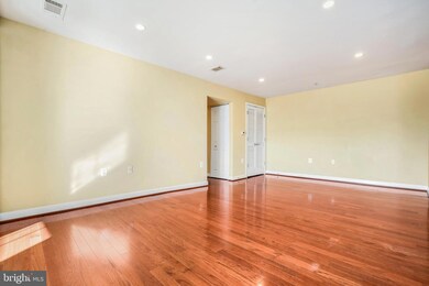 4119 S Four Mile Run Dr unit 303, Arlington, VA 22204 - photo 6