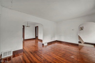 9818 Aetna Rd, Cleveland, OH 44105 - photo 4