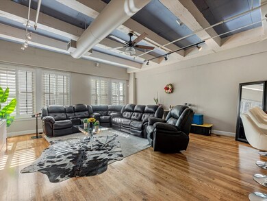 1120 Texas St unit 4B, Houston, TX 77002 - photo 2