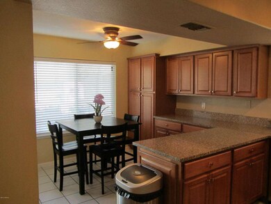 Kitchen eat-in area