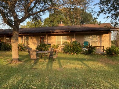 6131 Fenske Ln, Needville, TX 77461 - photo 2
