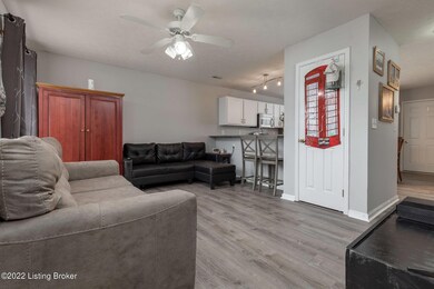 6933 Arbor Creek Dr unit 68, Louisville, KY 40228 - photo 5