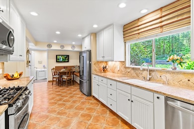 052-4990 Rogue River Hwy-52