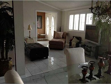 Elegant and bright living room.