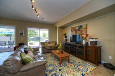 005_Family Room