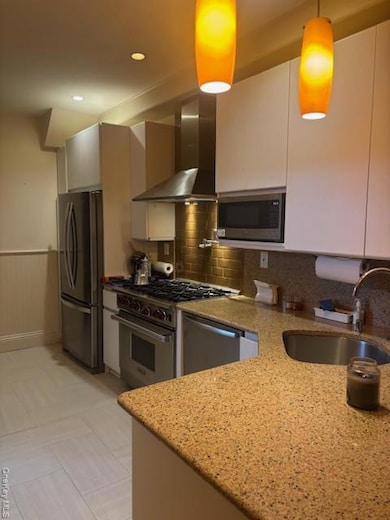 404 Bauer Place, Mineola, NY 11501 - photo 3