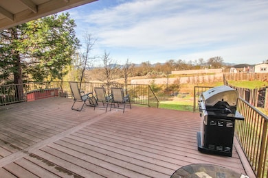 2092 Hacienda St, Redding, CA 96003 - photo 3