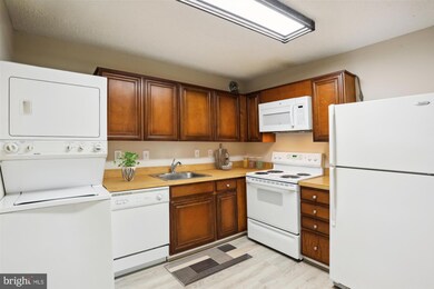 Westlake Towers unit 712, Bethesda, MD 20817 - photo 6