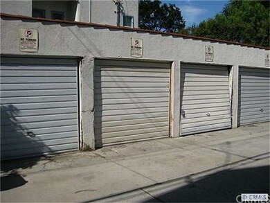 1032 Roswell Garages