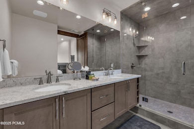 7-web-or-mls-3793-blackstone-dr-unit-3b