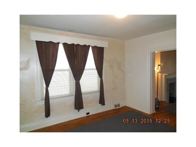 Dining Room. 1st unit
