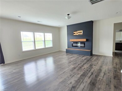 3208 Derby Cir, High Point, NC 27265 - photo 7