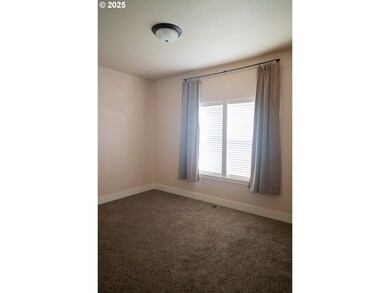 1031 SW Olive Ct, Hermiston, OR 97838 - photo 5