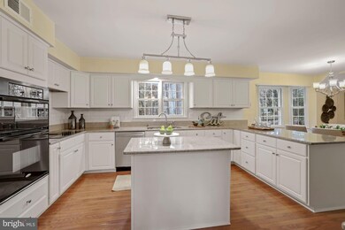 12903 Chalkstone Ct, Fairfax, VA 22030 - photo 7