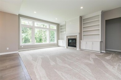 5914 Meadow Grass Cir SE, Cedar Rapids, IA 52403 - photo 4