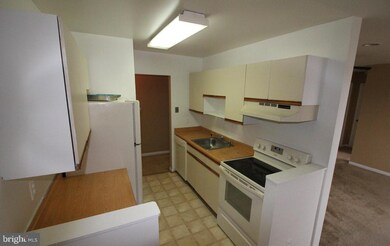 6441 Richmond Hwy unit 202, Alexandria, VA 22306 - photo 2