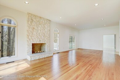 18 Oakcrest Ct, Holmdel, NJ 07733 - photo 7