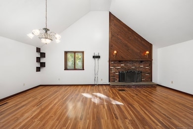 421 Kitemaug Rd, Uncasville, CT 06382 - photo 4