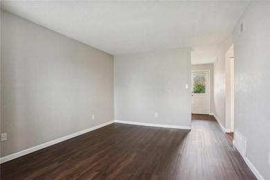 1406 SW Jefferson St, Lees Summit, MO 64081 - photo 3