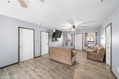 1727 E 24th St, Des Moines, IA 50317 - photo 4