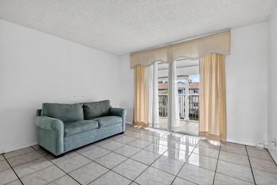 Buckingham East Condominium unit 404P, Pembroke Pines, FL 33027 - photo 6