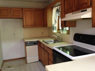 9640 Stony Hollow Dr, Tobyhanna, PA 18466 - photo 4