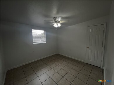 1013 Hackberry St unit B, San Marcos, TX 78666 - photo 6