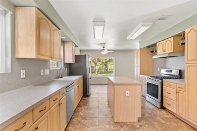 101 Palm Aire Dr, Friendswood, TX 77546 - photo 2