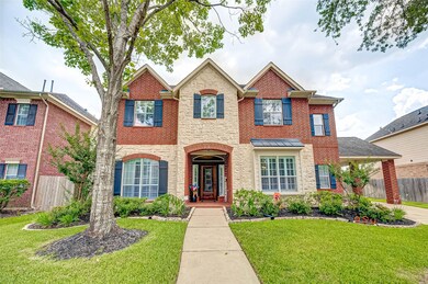 Well kept, immaculate home in Coles, yard has sprinkler system.