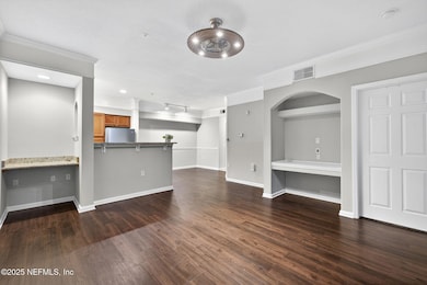 6-Living Room 4 of 4