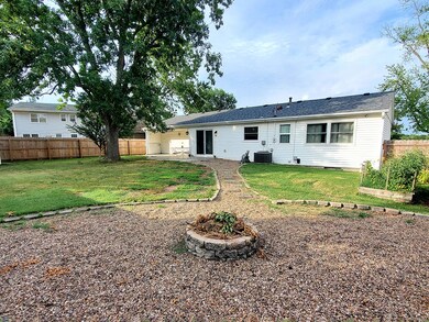 1009 Dorcas St._back