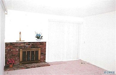 Nice & Bright, Cheerful Living Room.