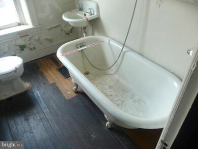 212 N Locust St, Hagerstown, MD 21740 - photo 4