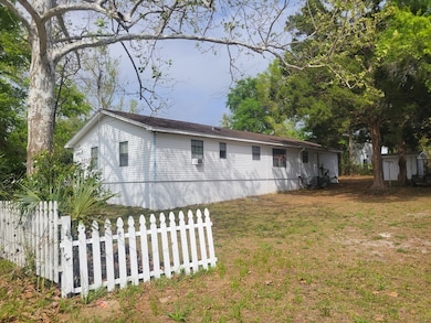 711 NW Avenue C, Carrabelle, FL 32322 - photo 3